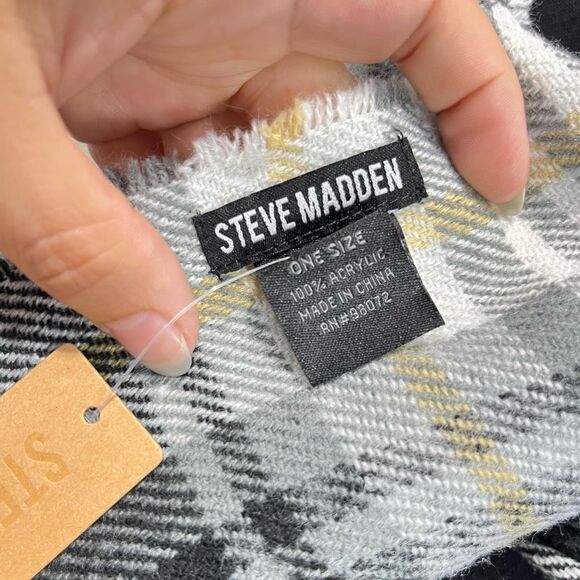 New Steve Madden Plaid Scarf - Picture 7 of 7
